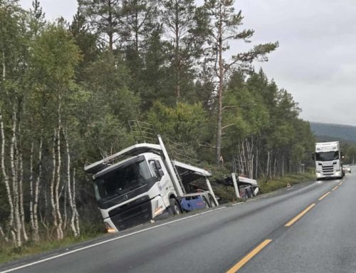 Trailer i grøfta mellom Botnan og Brevad